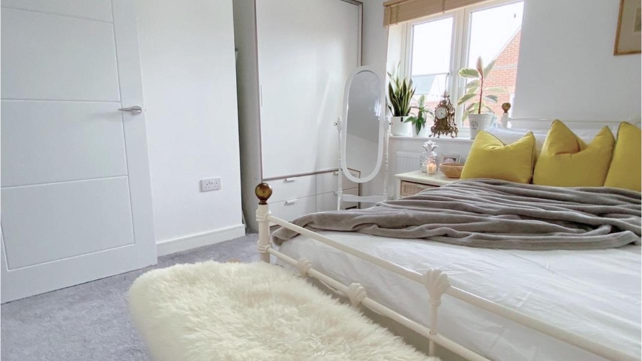 Entire home: Bicester Village 10min walk  Buitenkant foto